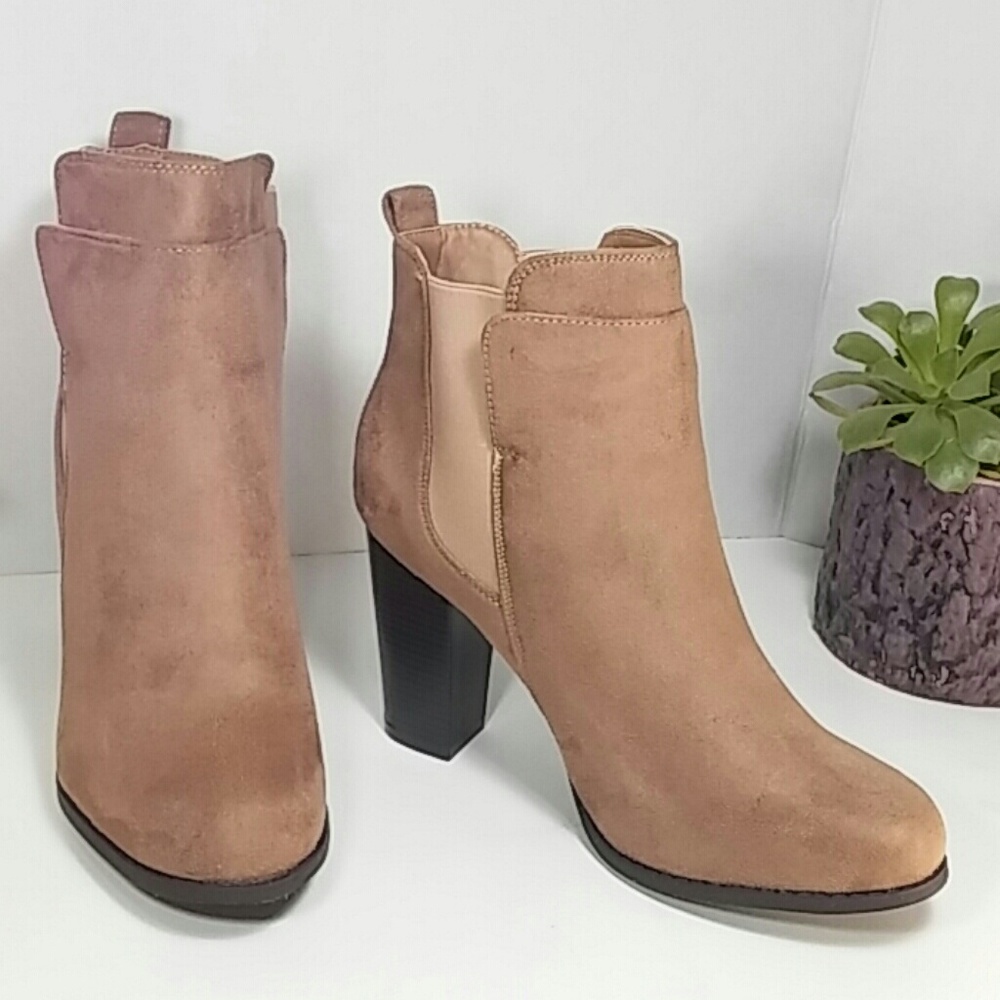 ๐ Taupe Chelsea Boot Faux Suede Chunky Heel ๐ - Picture 1 of 8